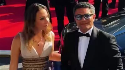 آسر ياسين وزوجته.. ثنائي خطف الأنظار في حفل افتتاح مهرجان كان