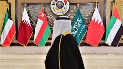 استهداف إيران السفن بمضيق هرمز ابتزاز خطير لأمن الممرات البحرية