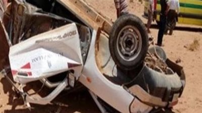 مصرع سائق وإصابة اثنين في انقلاب سيارة نقل بأكتوبر
