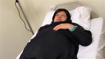 بعد غرق منزلها.. فيفي عبده تتعرض لكسر في القدم| صور