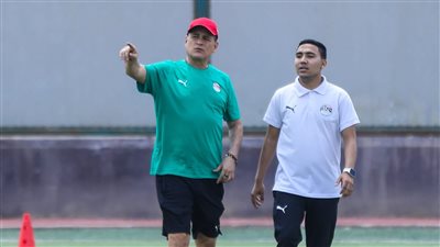 أوسكار رويز يجتمع بحكام مباريات الأهلي والزمالك وبيراميدز ويراجع أخطائهم