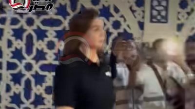 الحزن يسيطر على إلهام شاهين في عزاء عبد الرحمن أبو زهرة