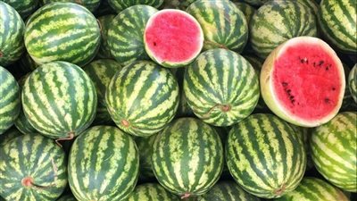 حركة إنتاج وضخ البطيخ بالأسواق تسير بصورة طبيعية وآمنة تمامًا