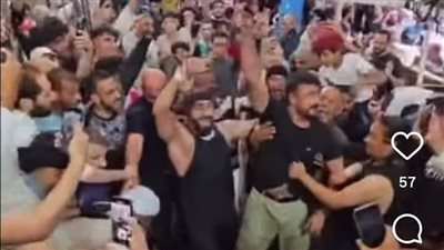 اقلب وادبـ ـح.. أحمد العوضي يشارك في أضحية العيد وسط هتافات أهالي منطقته