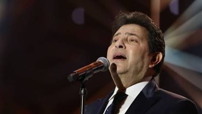 هل كان هاني شاكر يضع “زمّارة” في حنجرته لتقليد العندليب؟.. القصة الكاملة