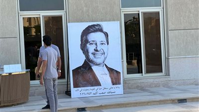 مشاهد وداع مؤثرة وحضور مهيب.. أبرز لقطات من عزاء هاني شاكر