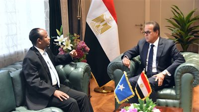 وزير الصحة يبحث مع نظيره الصومالي تعزيز التعاون الثنائي وتبادل الخبرات في المجالات الصحية