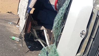 11 مصابًا في انقلاب ميكروباص بالطريق الصحراوي الشرقي ببني سويف
