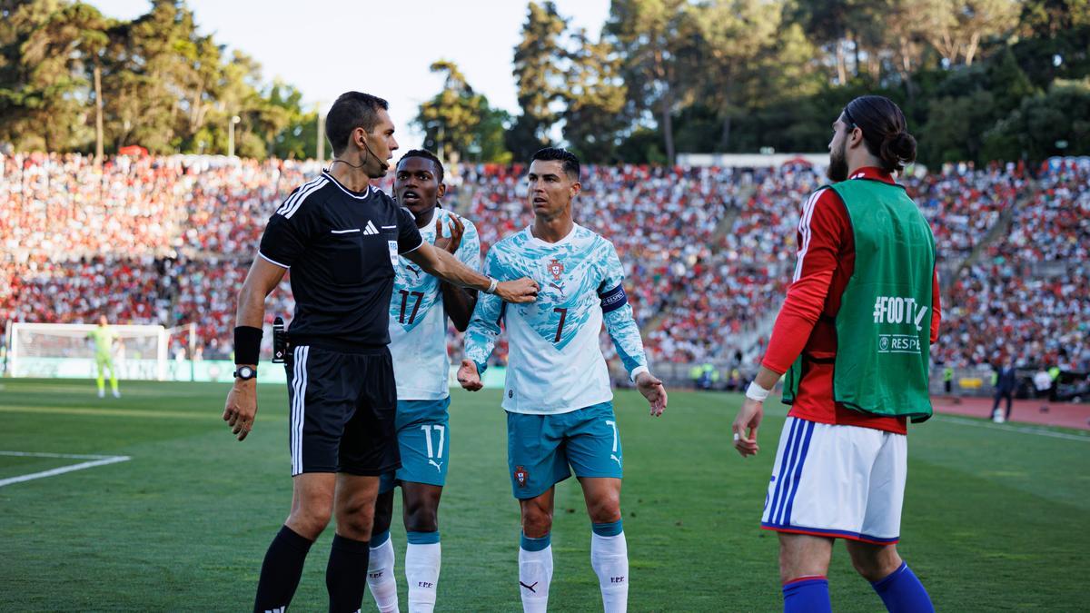 موقف لياو من مباراة البرتغال الأولى في كأس العالم بعد طرده أمام تشيلي
