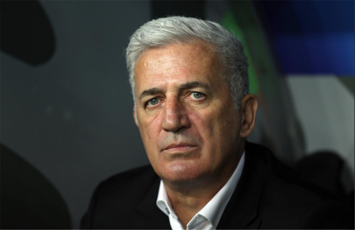 الاتحاد الجزائري يتخذ قرارًا مفاجئًا تجاه مدرب المنتخب قبل كأس العالم