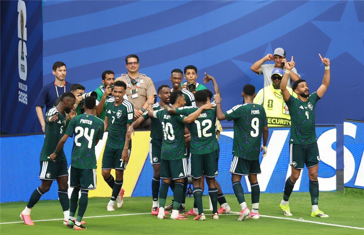 دونيس يعلن تشكيل السعودية أمام الرأس الأخضر في كأس العالم