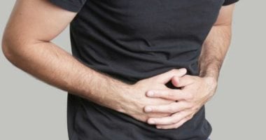 متى يكون ألم المعدة مؤشر خطر.. علامات تستدعى سرعة التدخل الطبى