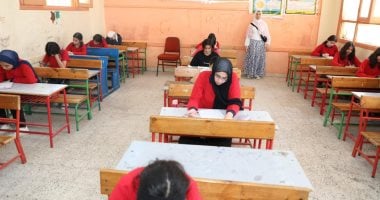 طلاب صفوف النقل يبدأون امتحانات الملاحق