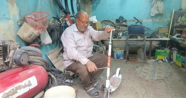 عم تقى العجلاتى نصف قرن فى تصليح الدراجات بقنا: تعلمت الصنعة فى سن الثامنة