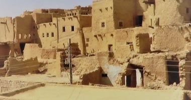 “شالى” أو سيوة القديمة كنز معمارى فريد من الطين والملح.. آثر يحمل عبق التراث الأمازيغى لأهالى الواحة يميزها بيئيا وسياحيا.. والحفاظ على الطابع البيئى باستخدام “الكرشيف” فى بناء المنازل والفنادق والمنتجعات.. صور