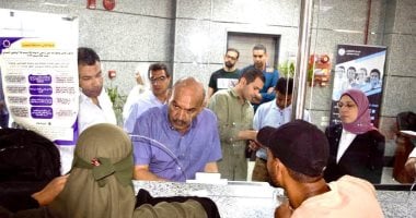 محافظ السويس يشدد على سرعة الاستجابة لشكاوى المواطنين بالمركز التكنولوجى