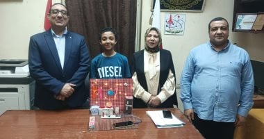 طالب بسوهاج يبتكر جهاز إنذار للحرائق ويحصل على جائزة البحث العلمى.. فيديو وصور