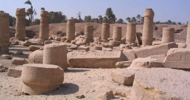 حكايات زمان تصنع التاريخ.. قرية الشيخ عبادة فى المنيا بناها الإمبراطور هارديان عام 120 ق.م.. تضم بقايا أعمدة من معبد رمسيس الثانى ومعالم أثرية من كل العصور.. وبداخلها منزل السيدة مارية القبطية زوجة الرسول.. صور