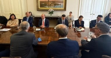 وزير الاستثمار يبحث مع قيادات HSBC دعم توسع الشركات العالمية بمصر