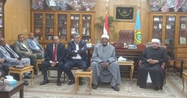 الأزهر الشريف يقود ملحمة للصلح بين عائلات أبنوب فى أسيوط.. التوصل إلى صلح 4 أسر فقدت 6 أشخاص من ذويها بحادث إطلاق النار العشوائي.. 3 عائلات لم تتوصل للصلح.. والأزهر يبدأ جولات ثانية للوصول إلى حلول.. صور