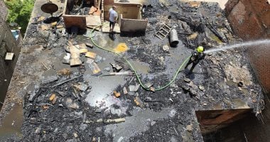 السيطرة على حريق مخلفات أخشاب أعلى سطح عقار فى البساتين.. صور