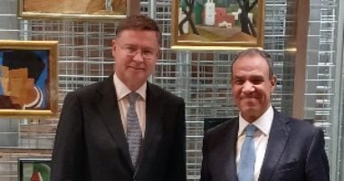 وزير الخارجية يلتقى المفوض الأوروبى للاقتصاد والإنتاجية