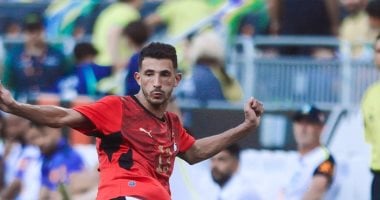 أحمد فتوح يتلقى البطاقة الصفراء فى مواجهة بلجيكا بكأس العالم