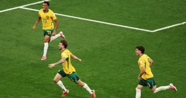 المنتخب الاسترالى يهدد الفراعنة بكرة فى العارضة بالدقيقة 5