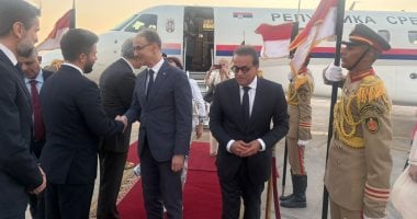 وزير الصحة والسكان يستقبل رئيس وزراء صربيا بمطار القاهرة الدولي