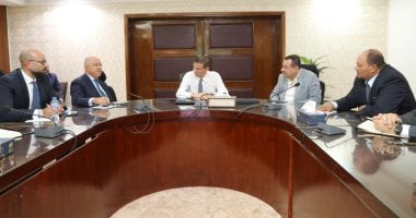 وزير الزراعة يبحث مع رئيس اتحاد الصناعات التوسع فى مبادرة “القرية المنتجة”