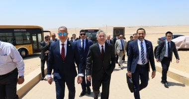 محافظ الجيزة يصطحب وفد مدينة نانجينج الصينية والسفير الصينى فى جولة بالأهرامات
