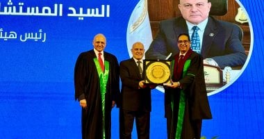 حقوق القاهرة تكرّم رئيس النيابة الإدارية ضمن نخبة رموز القضاء وخريجيها المتميزين