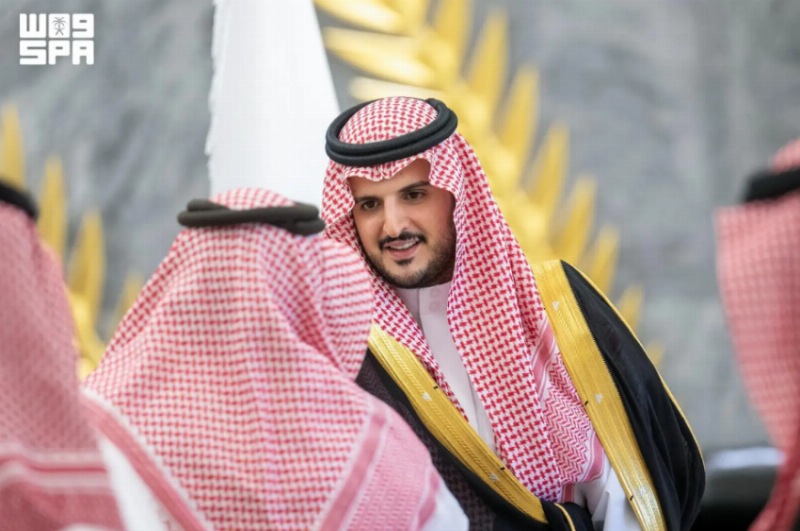 محافظ الطائف يستقبل المهنئين بعيد الأضحى من منسوبي المحافظة والمراكز التابعة لها