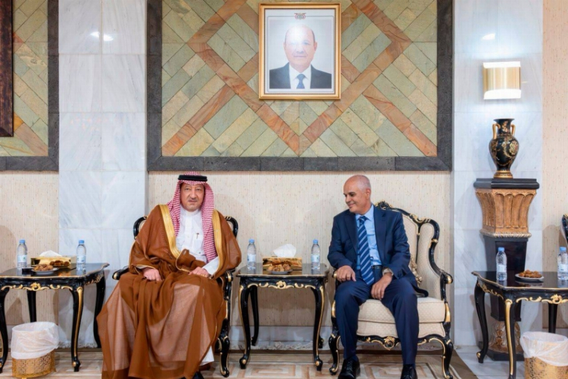 نائب وزير الخارجية يقدم واجب العزاء في وفاة الرئيس اليمني السابق