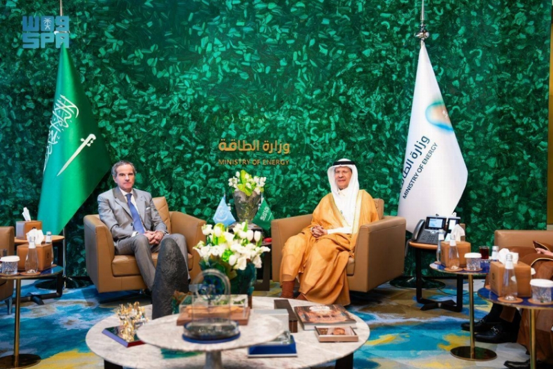 عبدالعزيز بن سلمان يبحث مستجدات البرنامج الوطني للطاقة الذرية