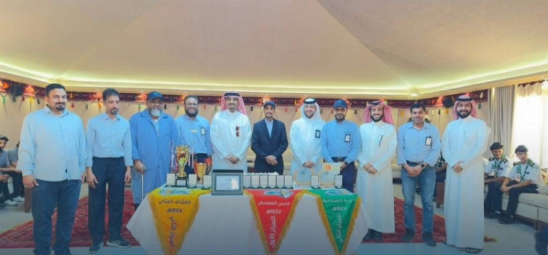 عميد تقنية الأحساء يكرم “عشيرة الجوالة”