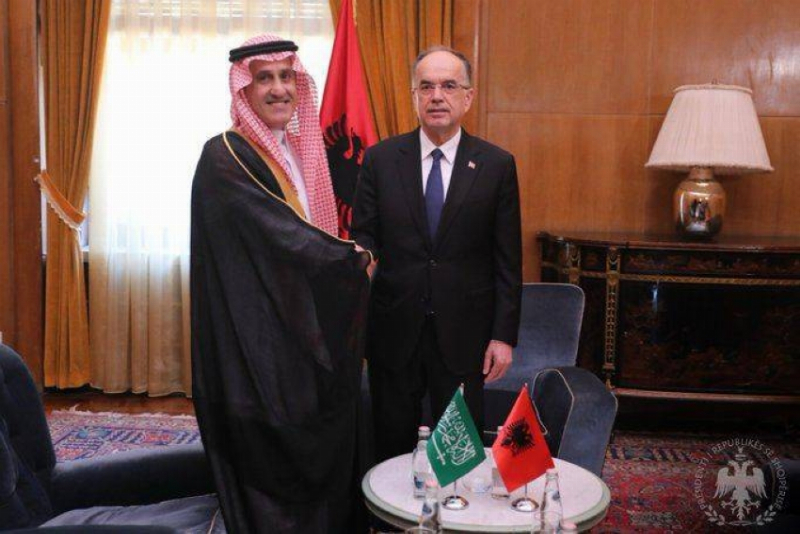 “الماضي” يسلم أوراق اعتماده سفيرًا فوق العادة ومفوضًا لخادم الحرمين الشريفين لدى جمهورية ألبانيا