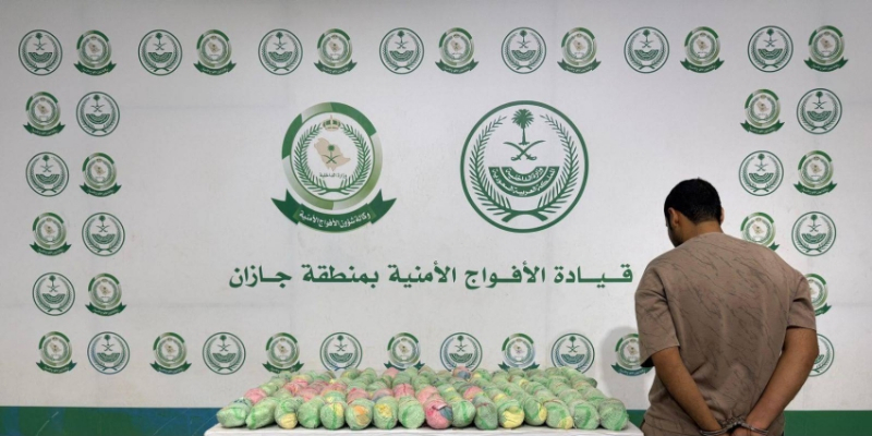 الأفواج الأمنية تقبض على مقيم لترويجه (22) كيلو جرامًا من القات المخدر