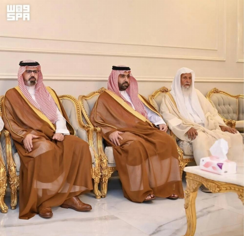 أمير جازان ونائبه يقدمان واجب العزاء للنجمي في وفاة ثلاثة من أبنائه