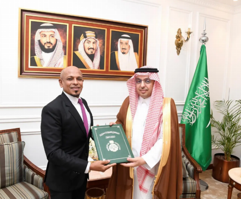 قنصل سريلانكا يتسلم الإجازة القنصلية