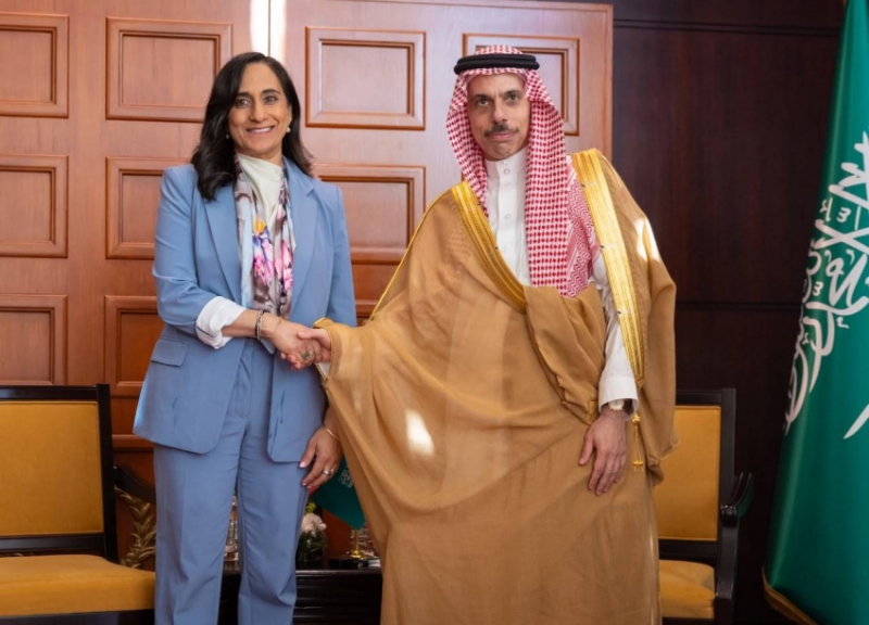 وزير الخارجية ووزيرة خارجية كندا يبحثان العلاقات الثنائية بين البلدين الصديقين ويناقشان تطورات الأوضاع في المنطقة