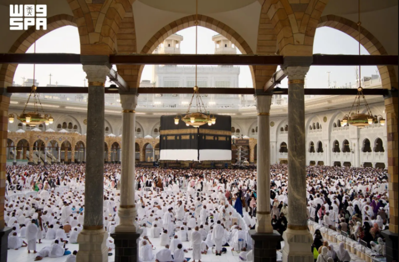 بدء أعمال مراسم تغيير كسوة الكعبة المشرفة