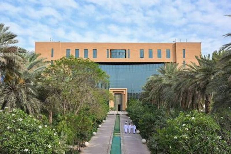 “البلديات والإسكان” لـ”المنشآت الغذائية”: التزموا بالاشتراطات الصحية