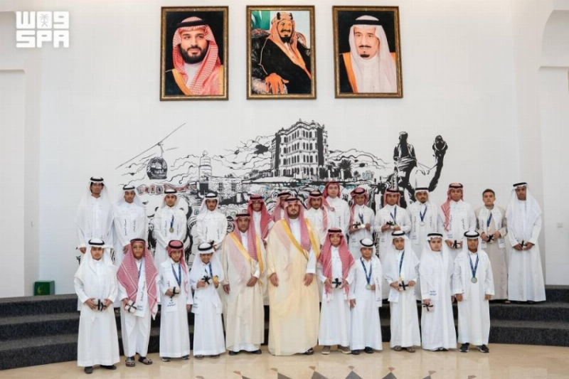 مُحافظ الطائف يُكرّم 64 طالبًا وطالبة من الموهوبين والموهوبات