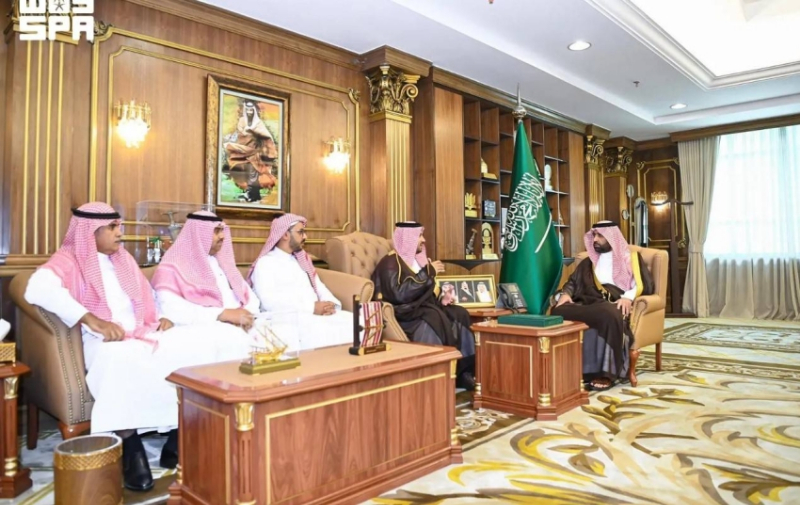 أمير جازان يطلع على التقرير السنوي لفرع المركز الوطني لتنمية الغطاء النباتي للعام 2025
