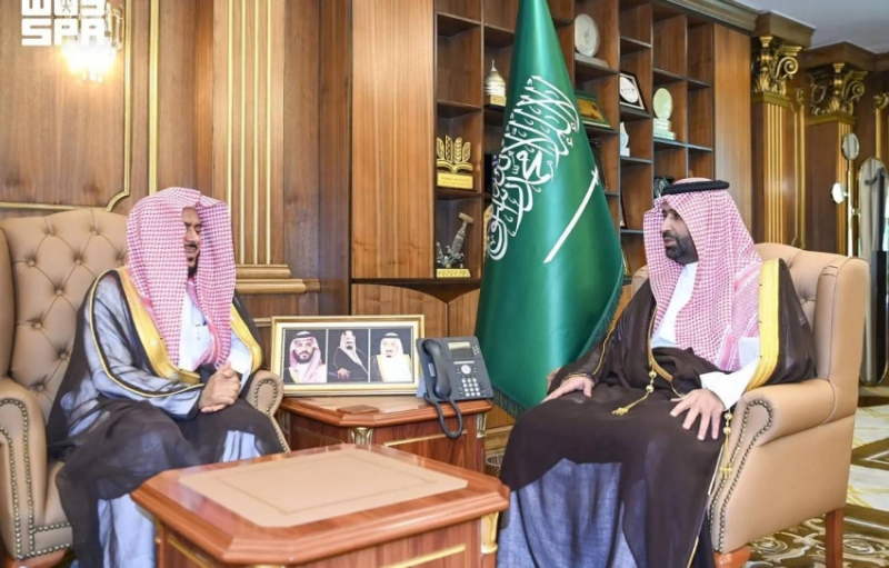 أمير منطقة جازان يستقبل عضو المحكمة العليا رئيس محكمة الاستئناف بجازان سابقًا