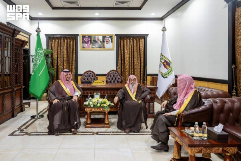 محافظ الطائف يزور مفتي عام المملكة