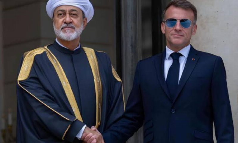 سلطنة عمان وفرنسا تؤكّدان ضرورة خفض التصعيد الإقليمي وحرية الملاحة البحرية