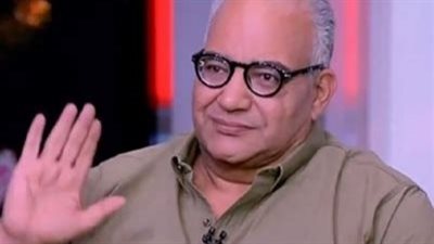 إلزام بيومي فؤاد بسداد نفقة ومسكن وحضانة طفله لطليقته.. والمحكمة تحسم النزاع