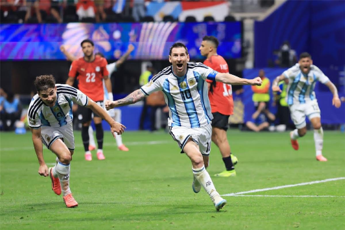 فيديو | في 5 دقائق.. روميرو وميسي يسجلان هدفين لـ الأرجنتين أمام مصر